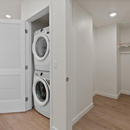 Bright Studio On Sunset Blvd, Free Parking, Gym, And Pool Los Angeles Exterior photo