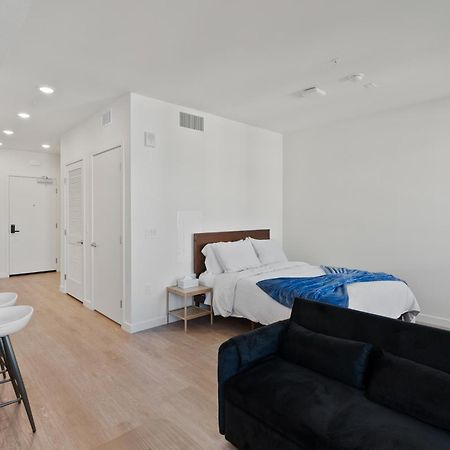 Bright Studio On Sunset Blvd, Free Parking, Gym, And Pool Los Angeles Exterior photo