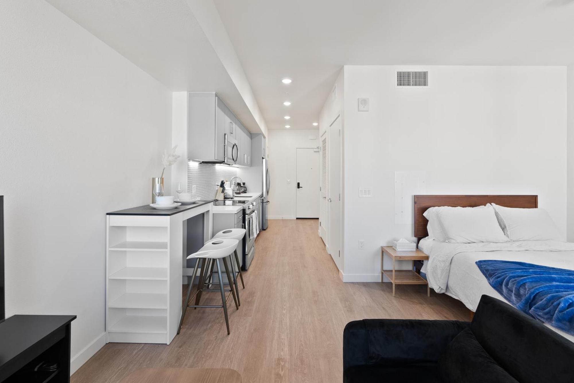 Bright Studio On Sunset Blvd, Free Parking, Gym, And Pool Los Angeles Exterior photo