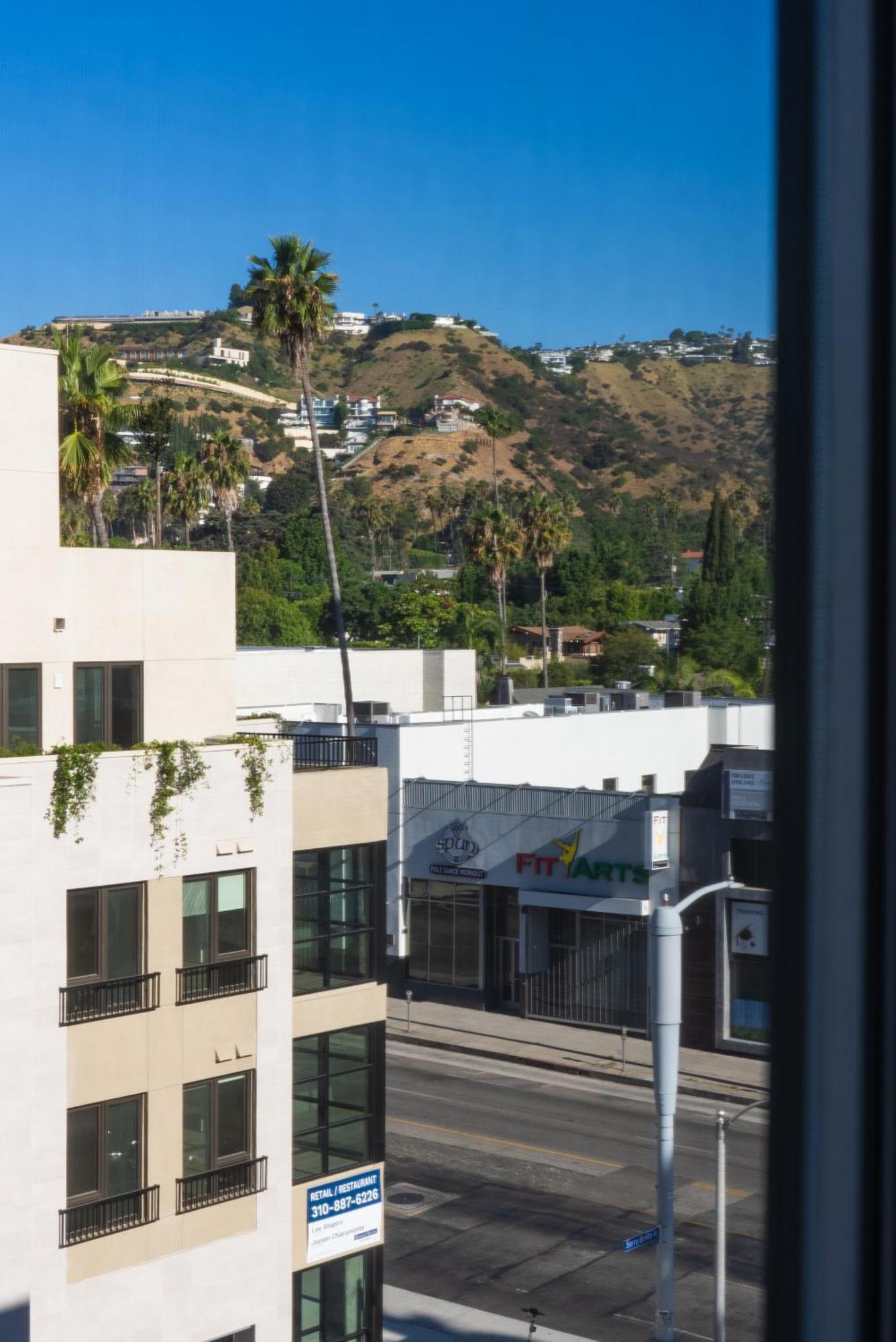 Bright Studio On Sunset Blvd, Free Parking, Gym, And Pool Los Angeles Exterior photo