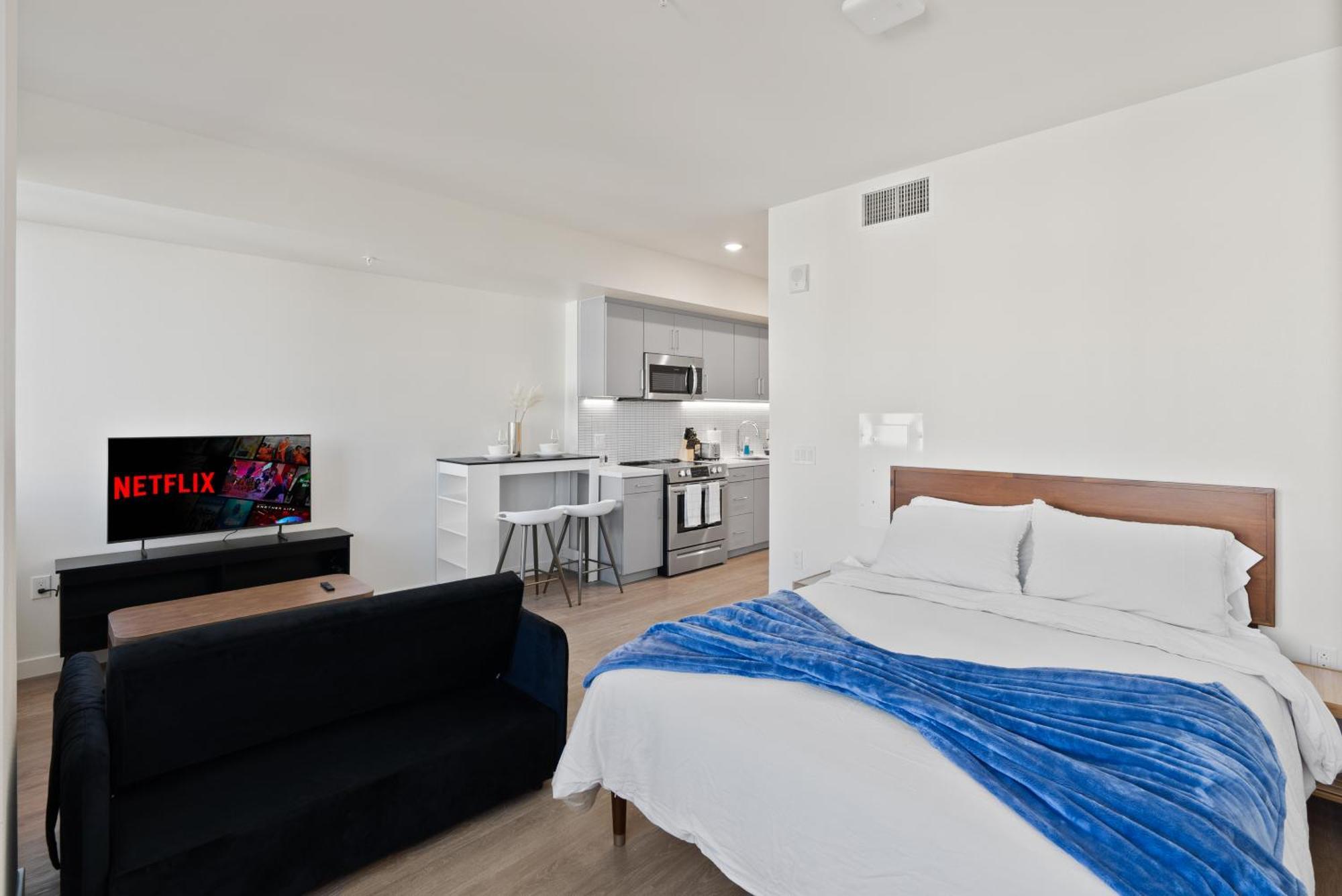 Bright Studio On Sunset Blvd, Free Parking, Gym, And Pool Los Angeles Exterior photo